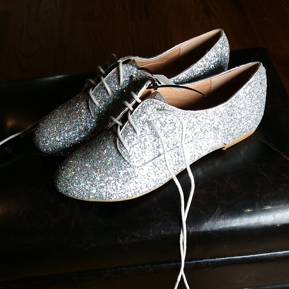 Bamboo Glittery Silver Laced Flats